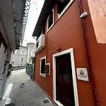 Tollmere Hospitality ηχώ *