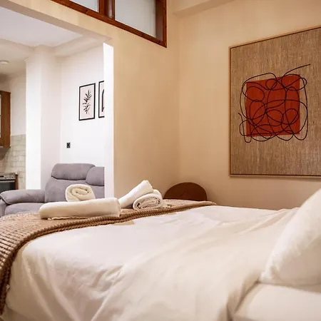 Tollmere Hospitality ηχώ شقة Levádeia